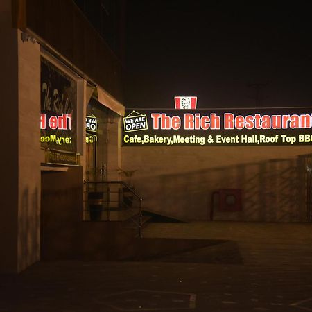 The Rich Hotel & Apartments لاهور المظهر الخارجي الصورة