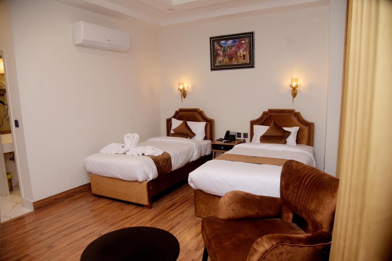 The Rich Hotel & Apartments لاهور المظهر الخارجي الصورة