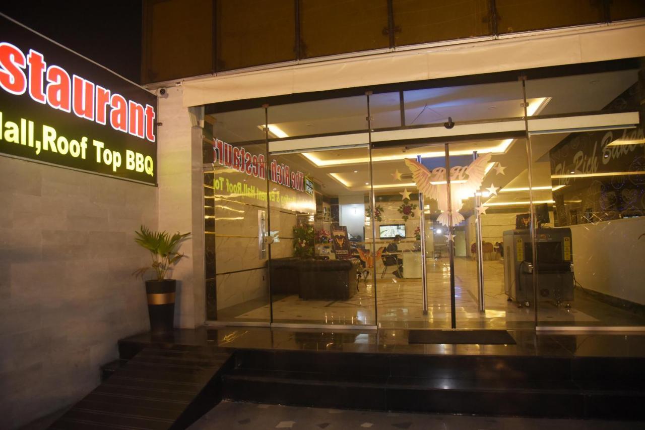 The Rich Hotel & Apartments لاهور المظهر الخارجي الصورة