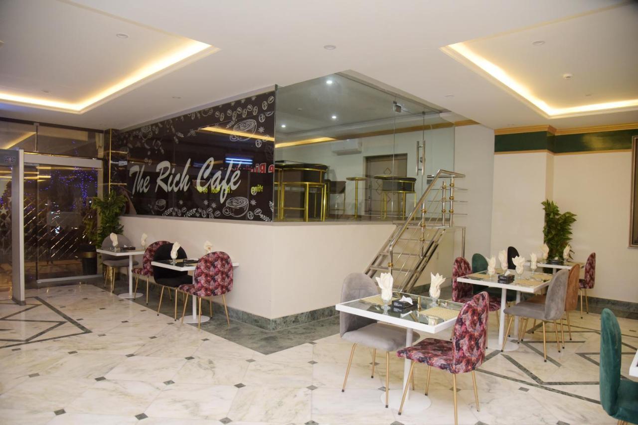 The Rich Hotel & Apartments لاهور المظهر الخارجي الصورة