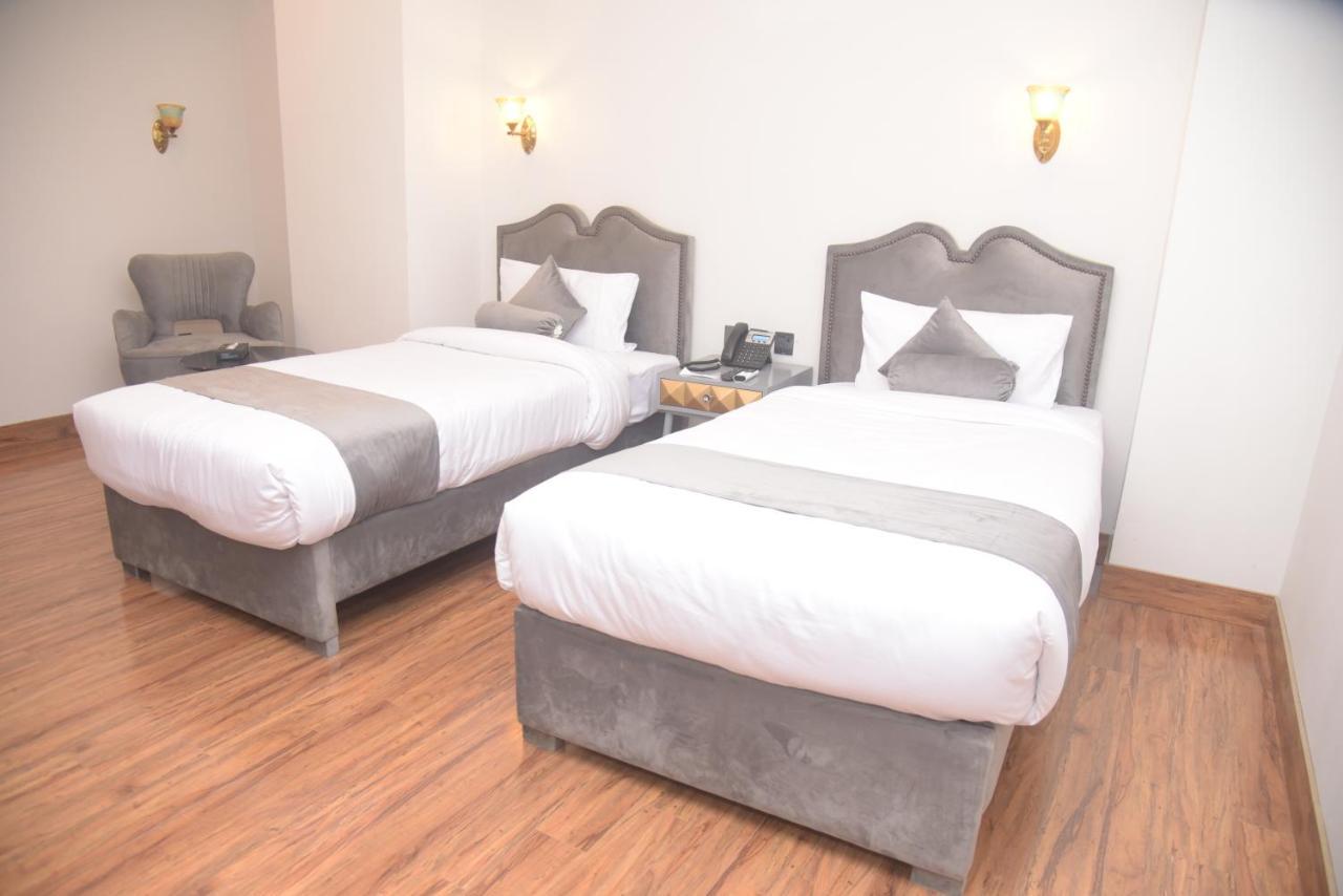 The Rich Hotel & Apartments لاهور المظهر الخارجي الصورة
