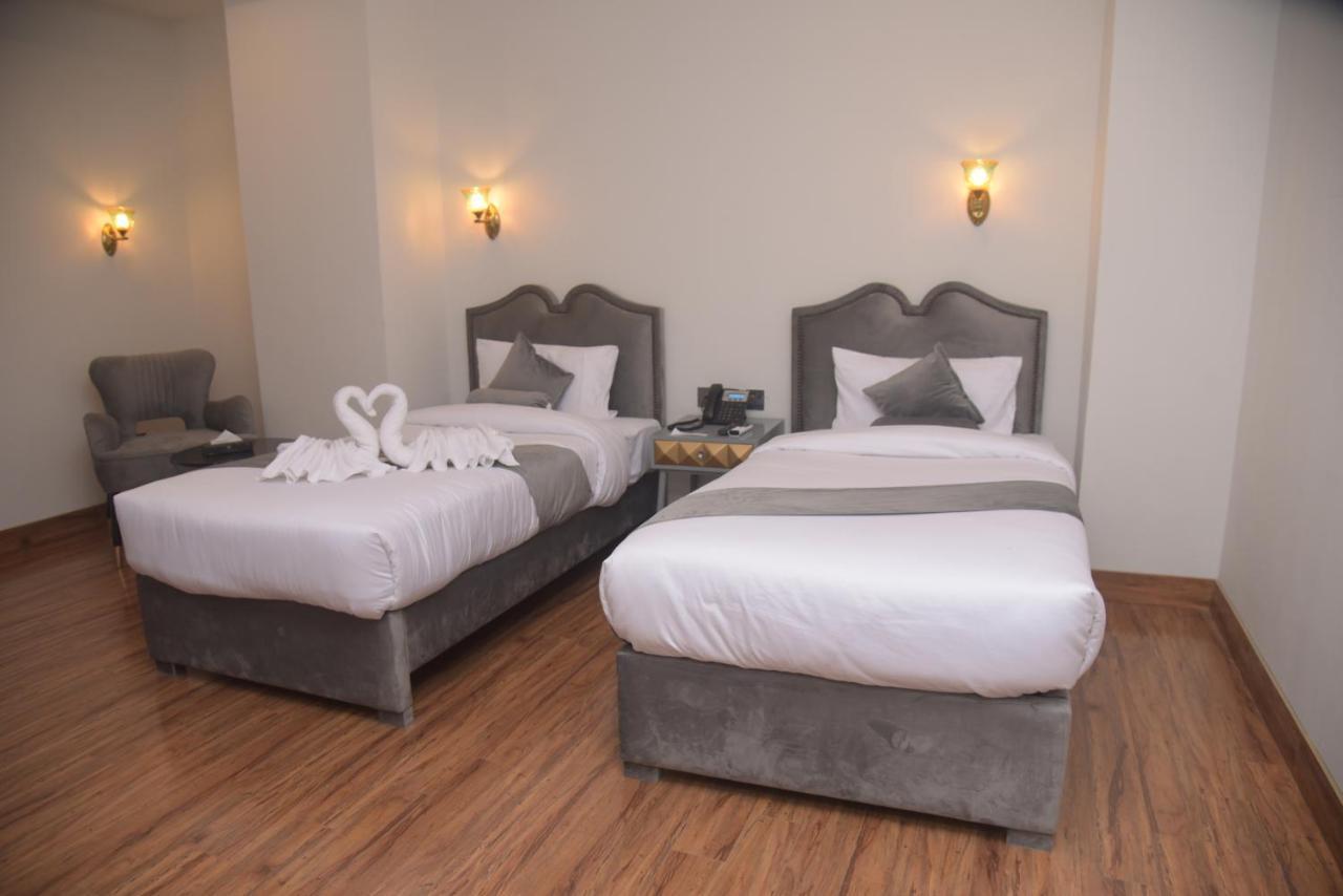 The Rich Hotel & Apartments لاهور المظهر الخارجي الصورة