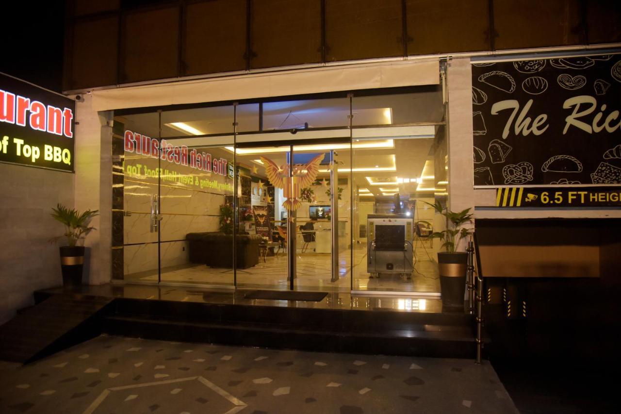 The Rich Hotel & Apartments لاهور المظهر الخارجي الصورة