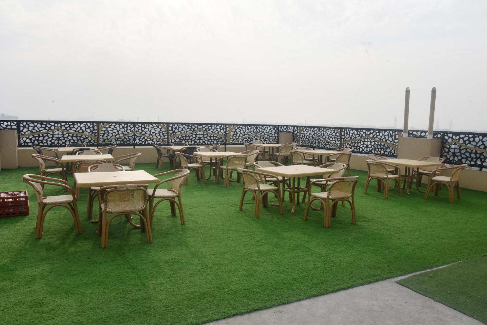 The Rich Hotel & Apartments لاهور المظهر الخارجي الصورة
