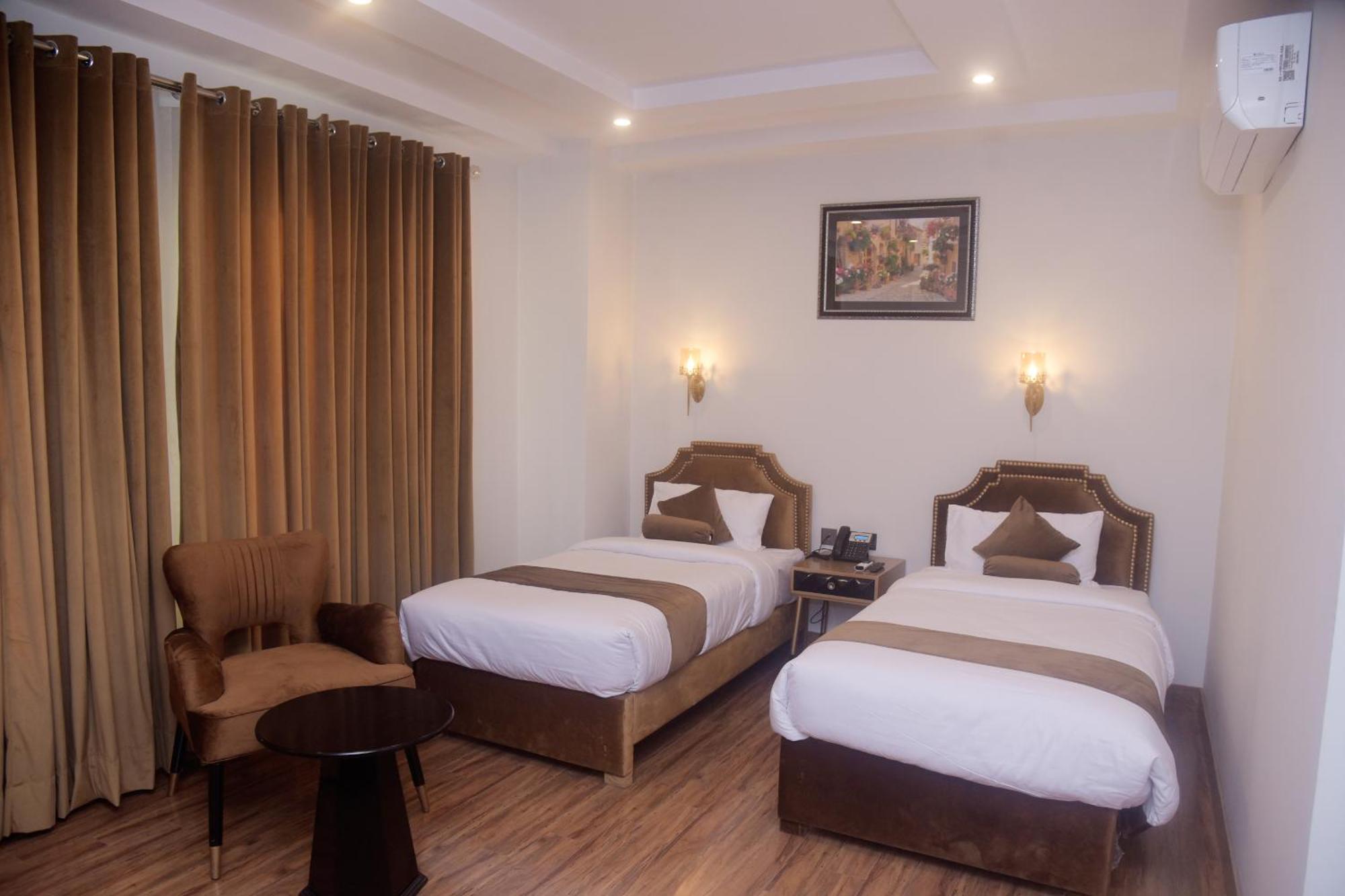The Rich Hotel & Apartments لاهور المظهر الخارجي الصورة