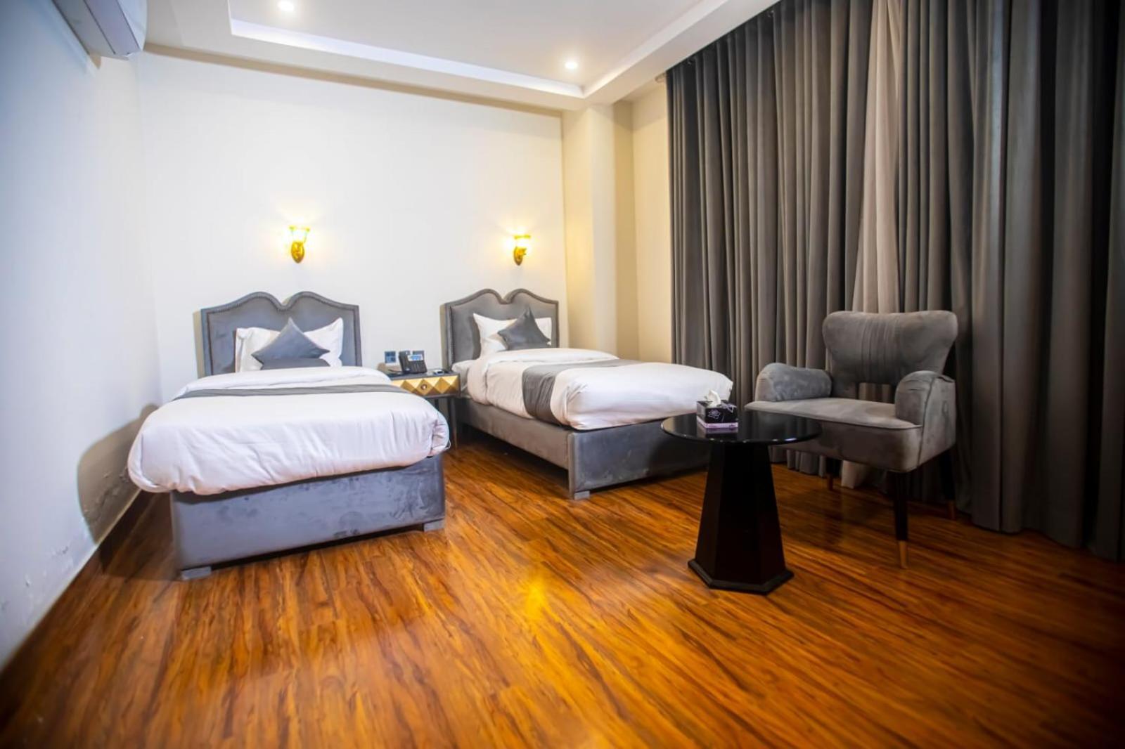 The Rich Hotel & Apartments لاهور المظهر الخارجي الصورة