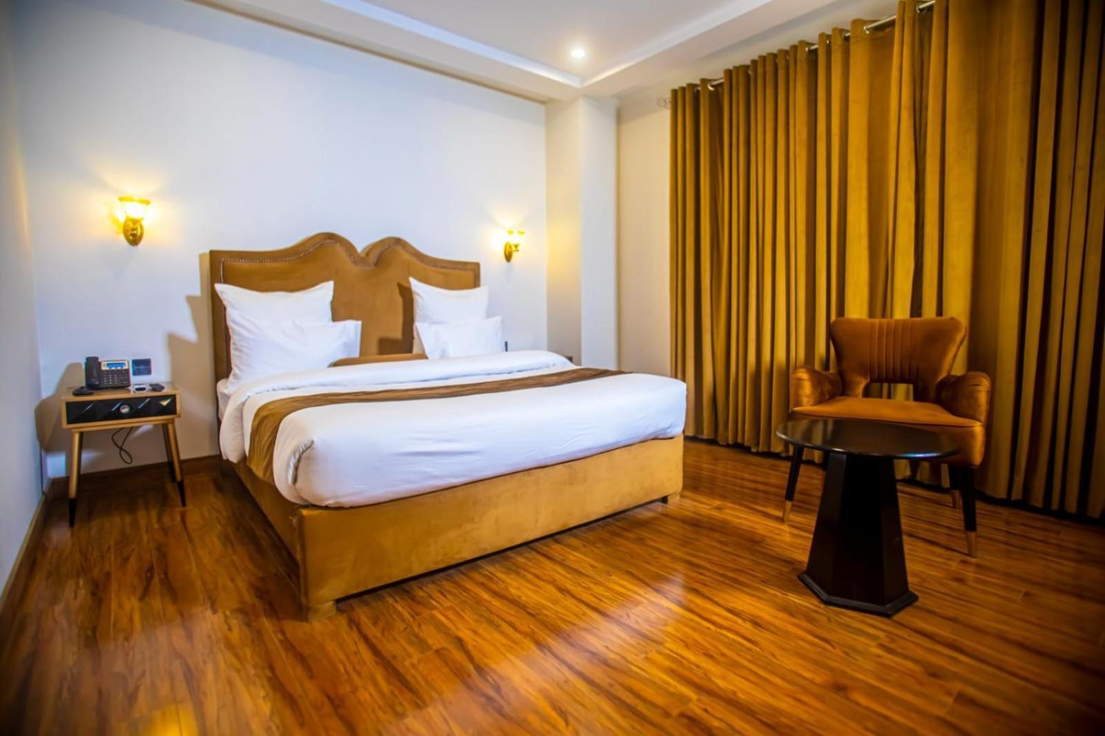 The Rich Hotel & Apartments لاهور المظهر الخارجي الصورة