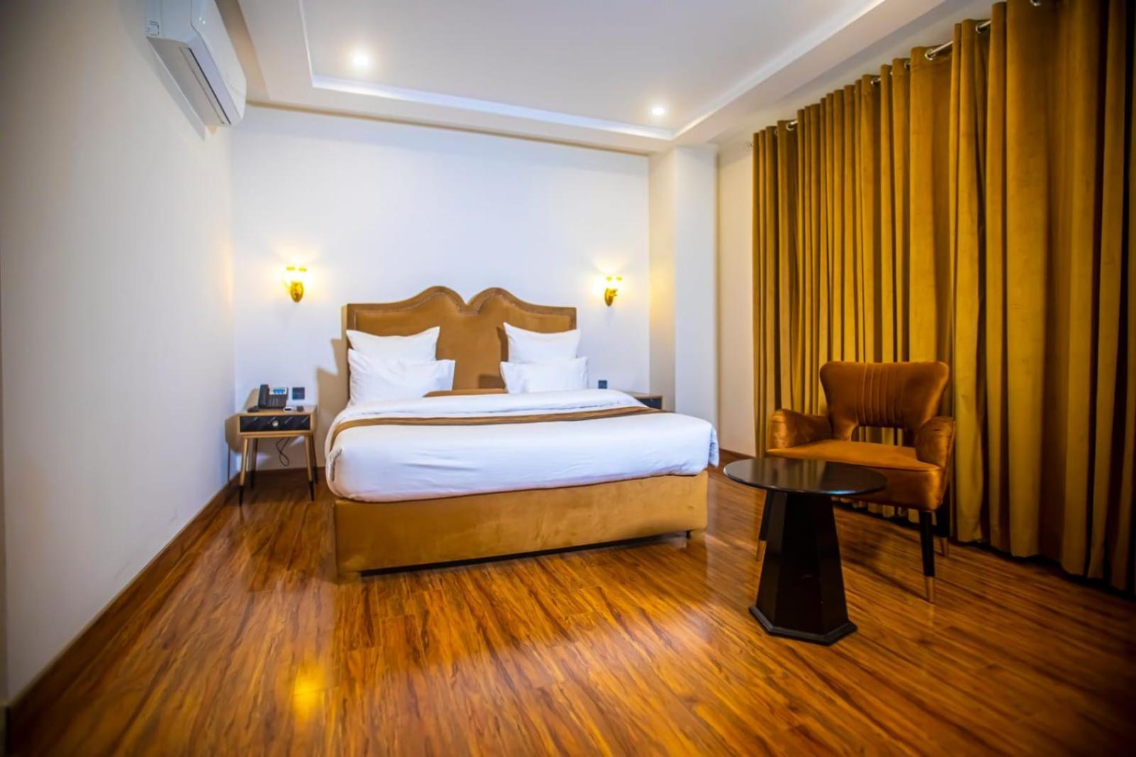 The Rich Hotel & Apartments لاهور المظهر الخارجي الصورة