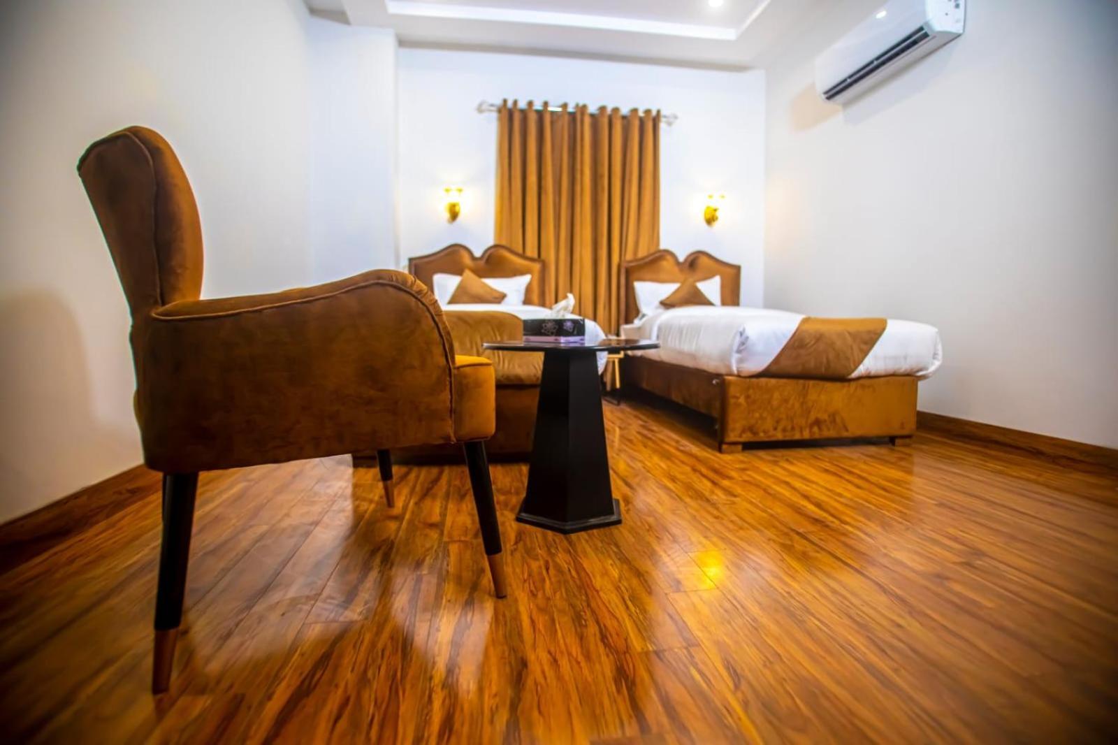 The Rich Hotel & Apartments لاهور المظهر الخارجي الصورة