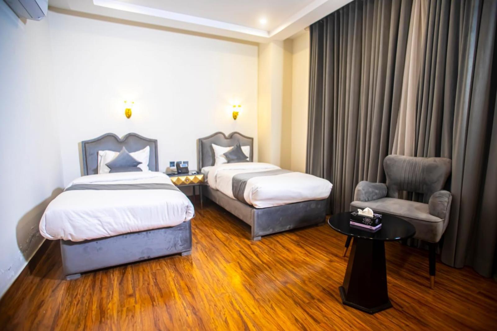 The Rich Hotel & Apartments لاهور المظهر الخارجي الصورة