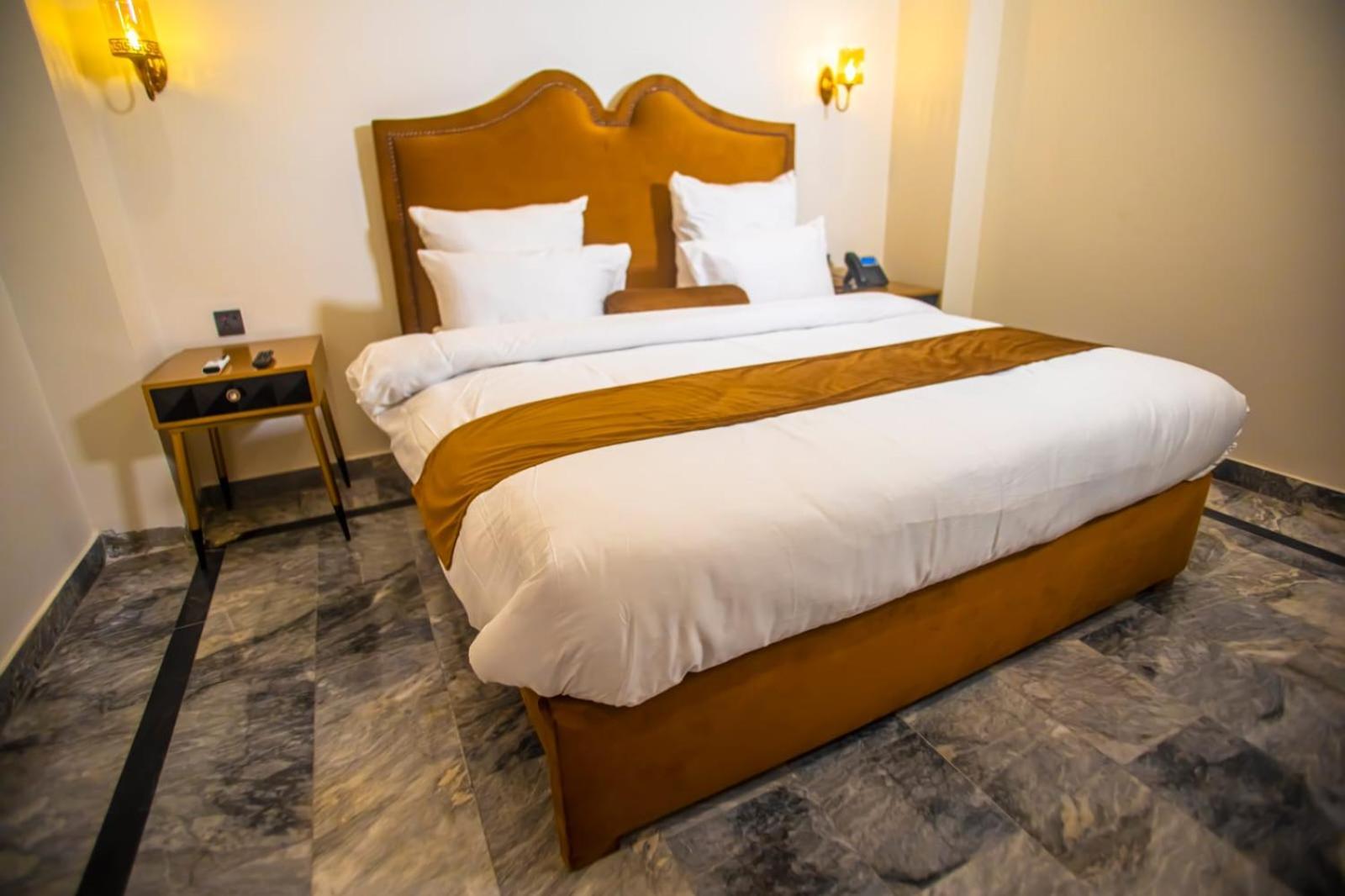 The Rich Hotel & Apartments لاهور المظهر الخارجي الصورة