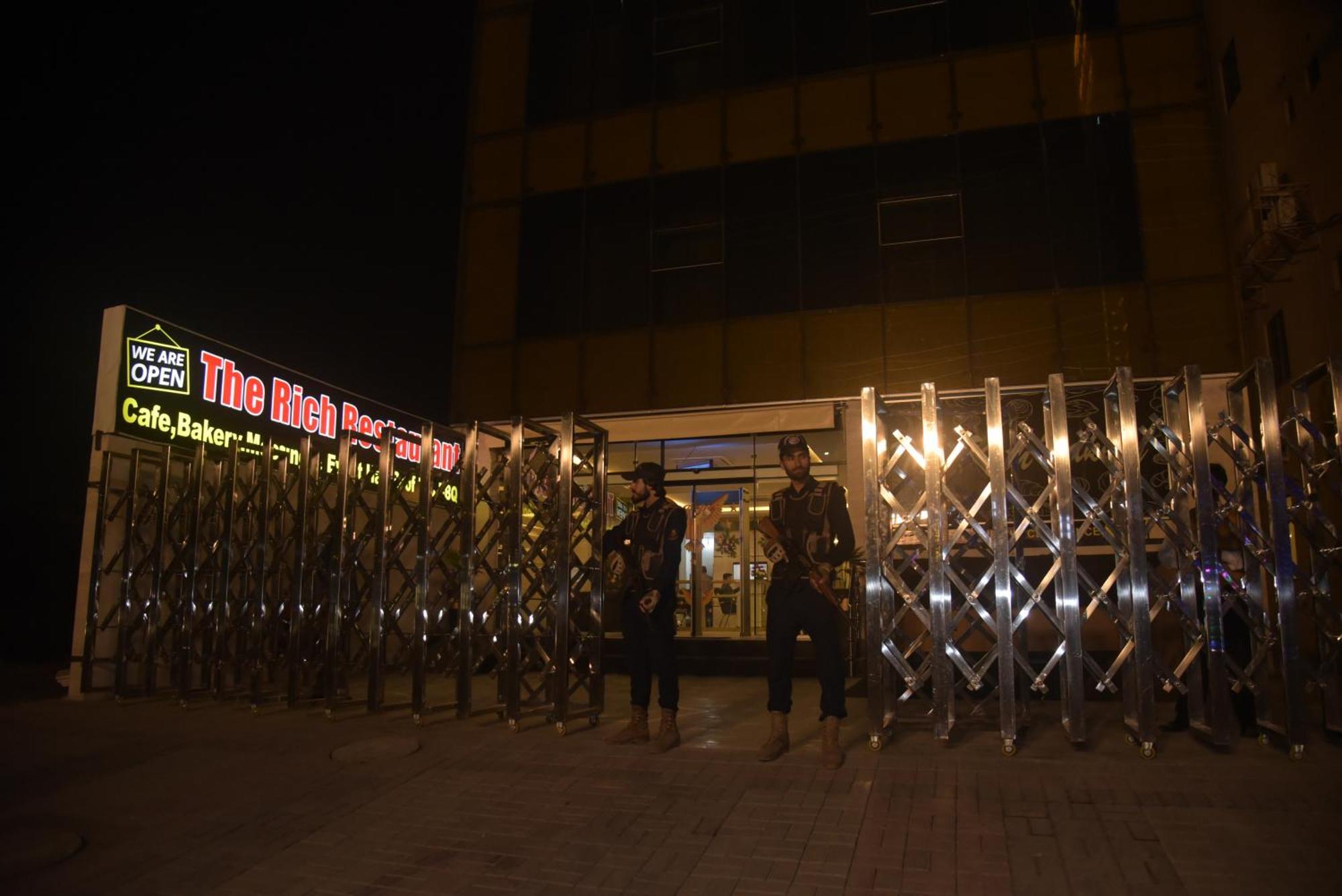 The Rich Hotel & Apartments لاهور المظهر الخارجي الصورة
