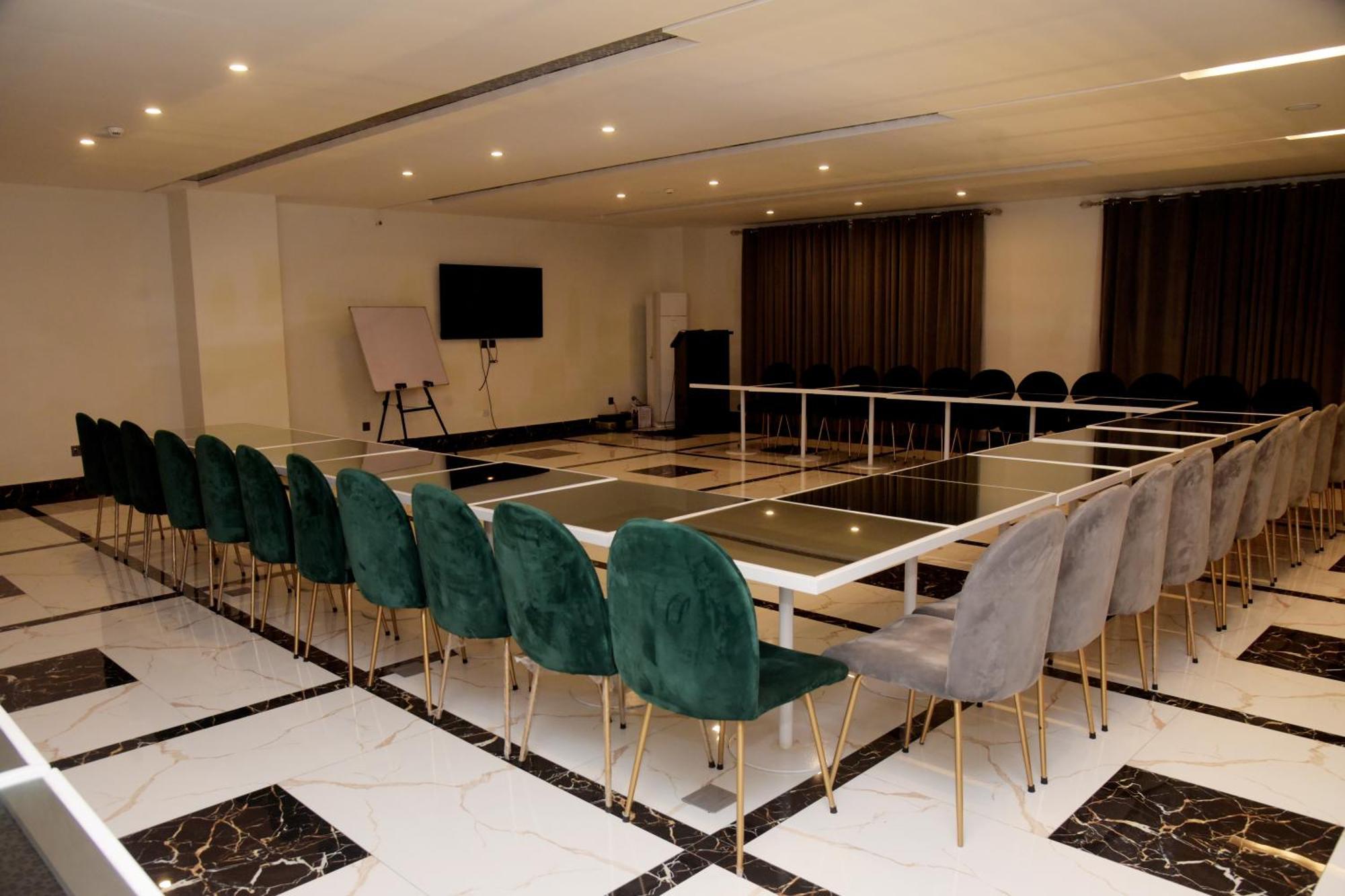 The Rich Hotel & Apartments لاهور المظهر الخارجي الصورة