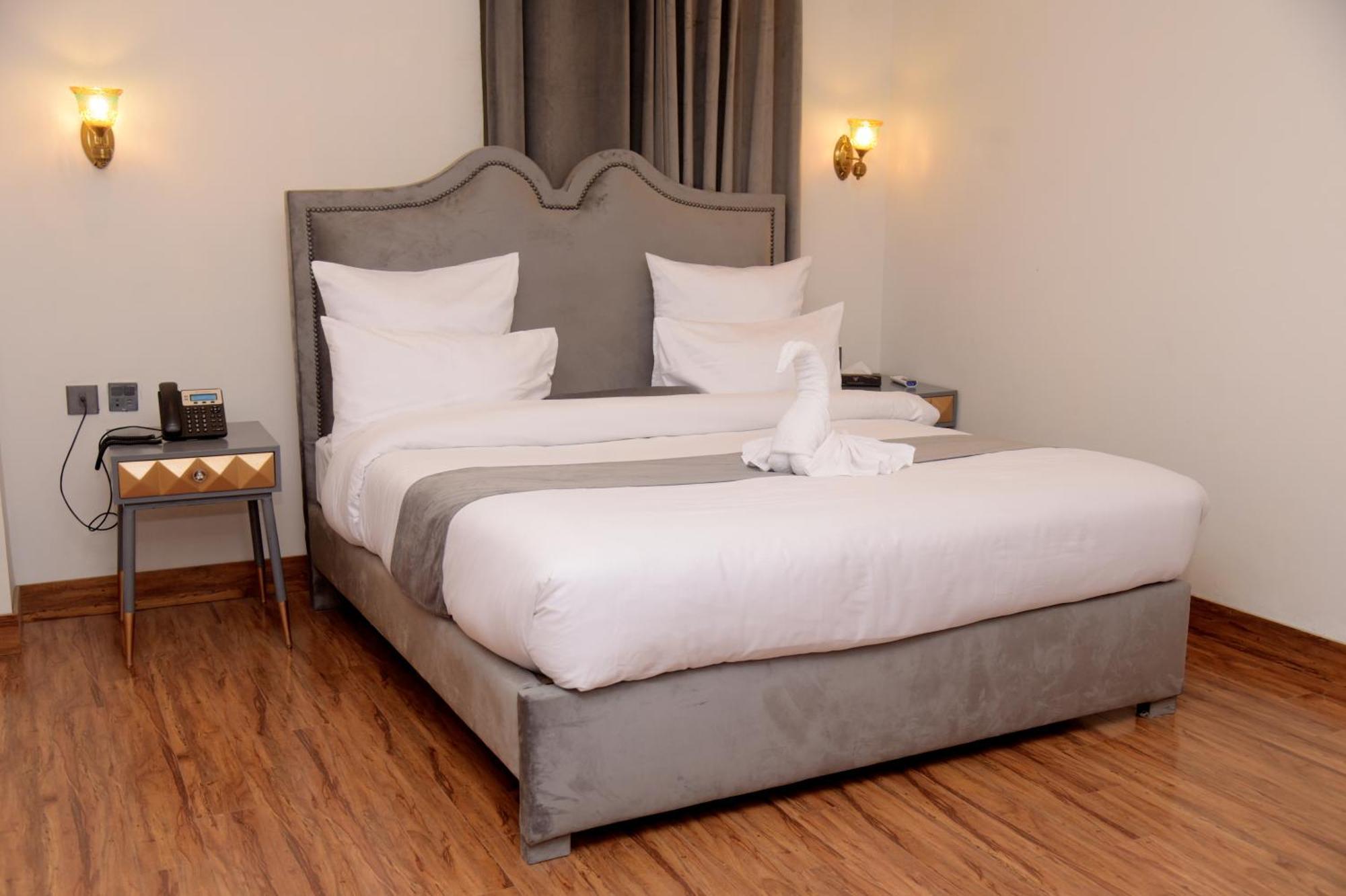 The Rich Hotel & Apartments لاهور المظهر الخارجي الصورة